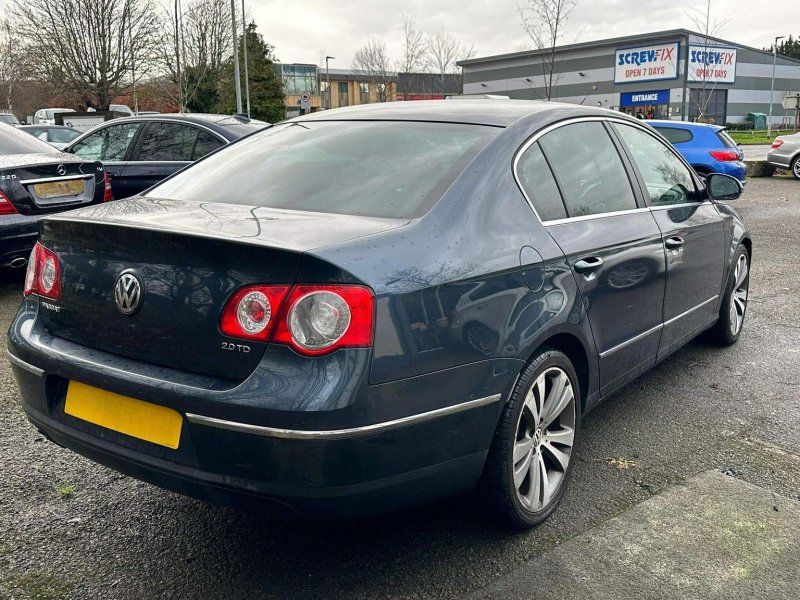 VOLKSWAGEN PASSAT