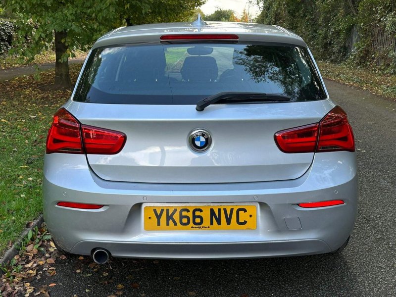 BMW 1 SERIES
