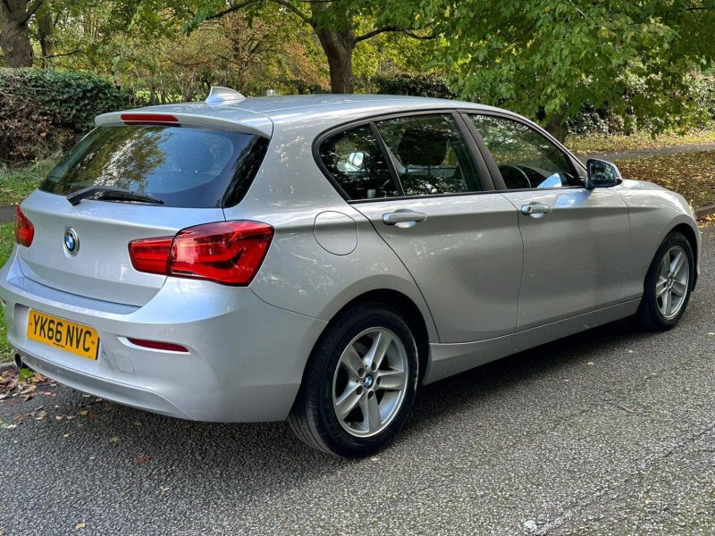BMW 1 SERIES