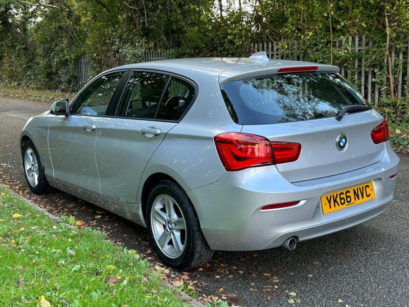 BMW 1 SERIES