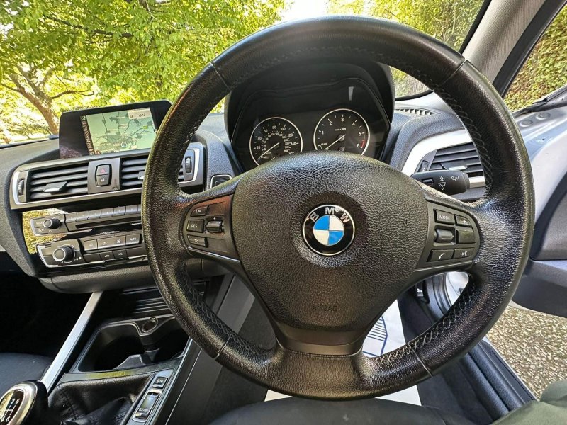 BMW 1 SERIES