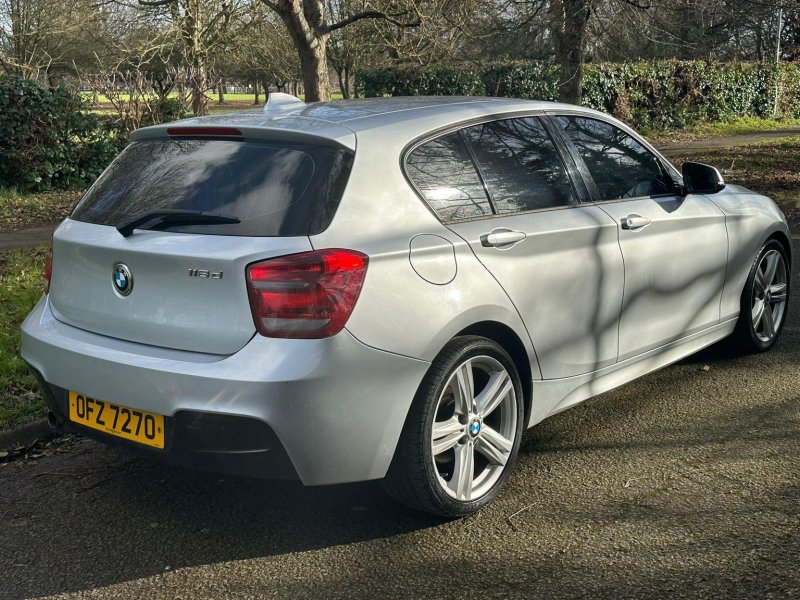 BMW 1 SERIES