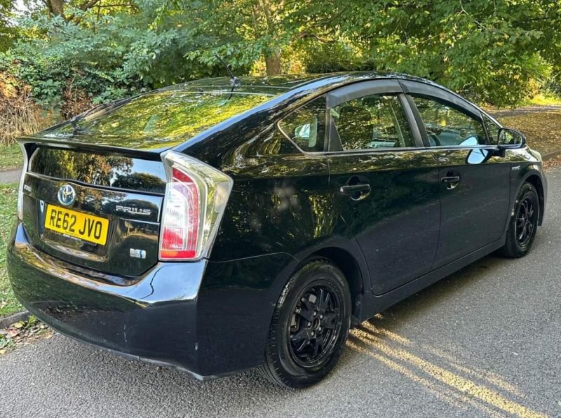 TOYOTA PRIUS