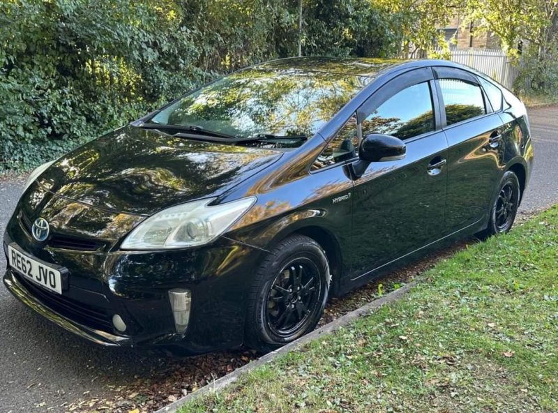 TOYOTA PRIUS