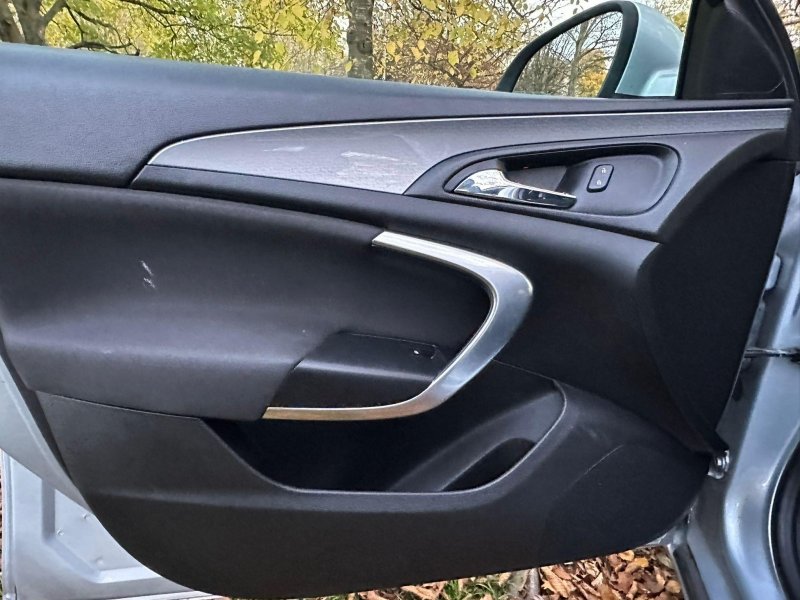 VAUXHALL INSIGNIA